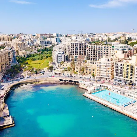 别墅 With Stunning Pool Area In St'julians By 360 Estates *