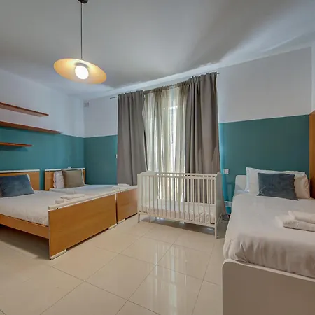 Vilă With Stunning Pool Area In St'julians By 360 Estates *