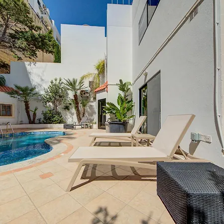 别墅 With Stunning Pool Area In St'julians By 360 Estates