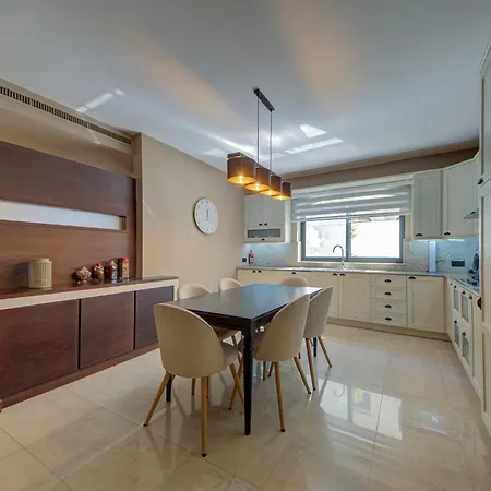 With Stunning Pool Area In St'julians By 360 Estates Vilă *