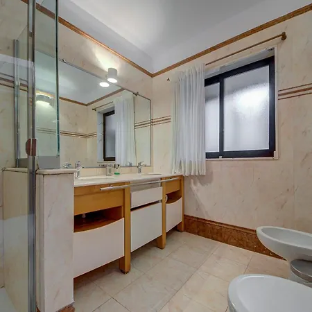 Vilă With Stunning Pool Area In St'julians By 360 Estates *